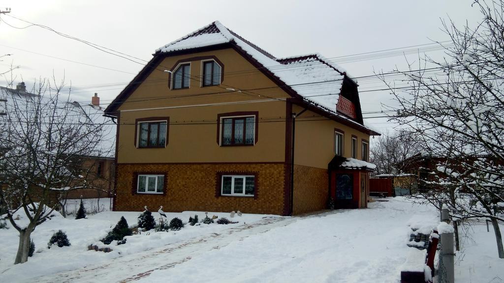 Sadyba Gostynniy Dvir Hotel Izki Bagian luar foto